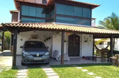 São duas casas com 5 quartos e terreno de 960m² à venda em itaipuaçú, maricá rj.