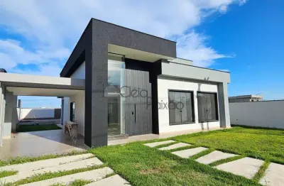 Linda casa com 3 quartos à venda em condomínio fechado,  maricá rj.