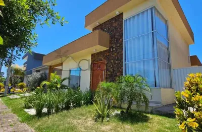 Casa incrível com 3 quartos, piscina, área gourmet à venda em condomínio fechado