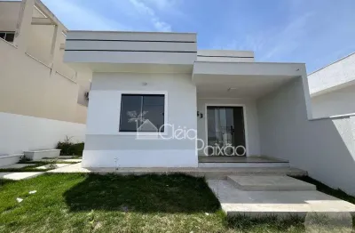 Casa com dois quartos sendo 1 suíte à venda em condomínio fechado, maricá rj.