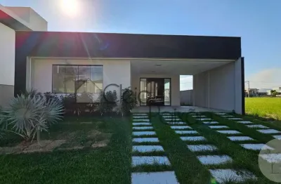 Excelente casa com 3 quartos sendo dois suítes , à venda em condomínio fechado.