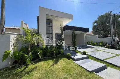 Linda casa com arquitetura moderna à venda em condomínio fechado, maricá rj.