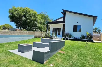 Casa incrível com dois quartos e terreno inteiro à venda em Jacaroá, Maricá RJ.
