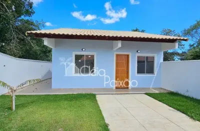Ótima casa com dois quartos e terreno inteiro à venda em bambuí,  maricá rj.