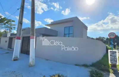 Ótima casa com arquitetura moderna, 3 quartos, e piscina à venda em itaipuaçú!