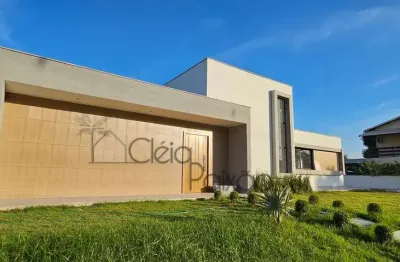 Belíssima casa em alto padrão à venda em condomínio fechado - maricá rj