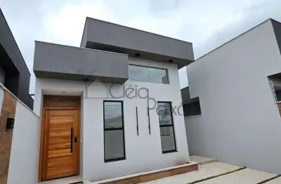 Ótima casa com suíte e área gourmet à venda em Itaipuaçú, Maricá RJ.