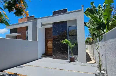 Belíssima casa com duas suítes, à venda em Itaipuaçú, pertinho da praia!