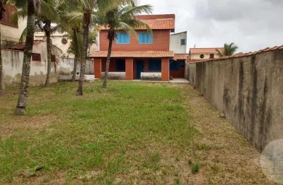 Casa de dois pavimentos à venda na praia da Barra de Maricá RJ.