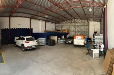 Galpao de 240 m2 com casa a frente , terreno total de area 492 m2