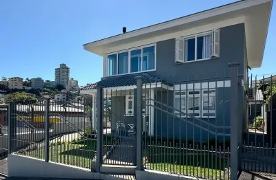 Casa com 3 dormitórios à venda em bento gonçalves, garagem para 2 carros , salão de festas equipado.
