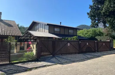 Casa com 5 quartos à venda na rua do beija-flor, 16, lagoa da conceição, florianópolis por r$ 2.400.000