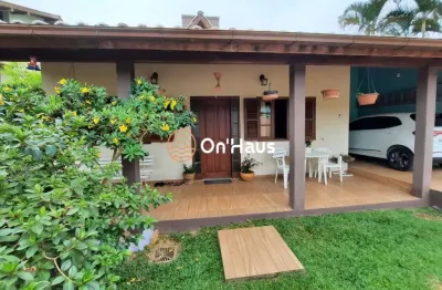 Casa com 4 quartos à venda na rua isaltina de assunção farias, 387, rio tavares, florianópolis por r$ 2.300.000