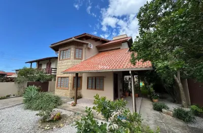 Casa com 4 quartos à venda na rua coruja dourada, 489, campeche, florianópolis por r$ 1.900.000