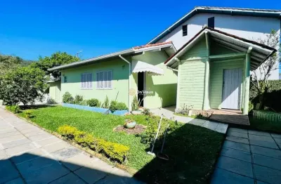 Casa com 3 quartos à venda na Rua Huberto Rohden, 294, Campeche, Florianópolis por R$ 1.400.000
