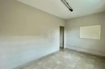 Barracão para alugar, 500m² por RS 3.500,00-mês - Estância Lago Azul (Ártemis) - Piracicaba-SP