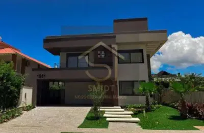 Casa com 4 quartos para alugar na avenida dos búzios, 1661, jurerê internacional, florianópolis, 300 m2 por r$ 7.000 por dia