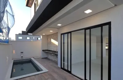 Magnifica mansão a venda no condomínio sunvelle de primeiro andar