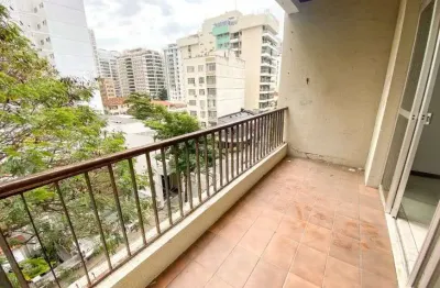 Apartamento amplo e muito bem iluminado, em um dos endereços mais valorizados da cidade!