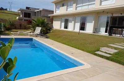 Lindissima casa em condomínio ,com.facil acesso.àrod. fernao dias