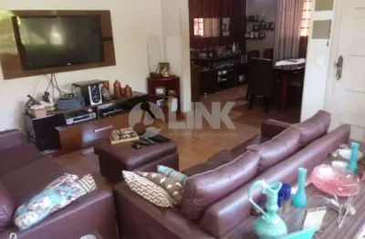 Casa com 3 dormitórios e 4 vagas de garagem à venda no bairro anchieta em porto alegre próximo ao atacadão