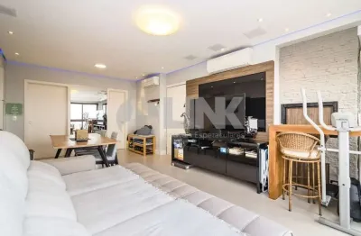 Apartamento de 3 dormitórios sendo 1 suíte com 2 vagas de garagem à venda no bairro Floresta em Porto Alegre próximo ao Parcão