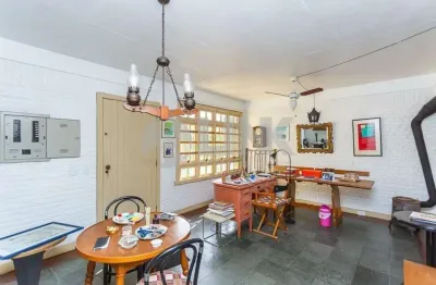 Apartamento 2 dormitórios com 1 vaga de garagem à venda no bairro menino deus em porto alegre próximo da avenida padre cacique