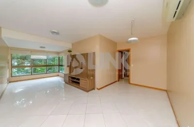 Apartamento de 3 dormitórios sendo 1 suíte com 2 vagas de garagem à venda no bairro moinhos em porto alegre próximo ao parcão