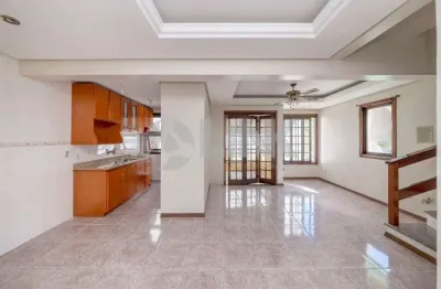 Casa em condomínio fechado 2 dormitórios sendo 1 suíte com 2 vagas de garagem à venda no bairro menino deus em porto alegre próximo à orla do guaíba