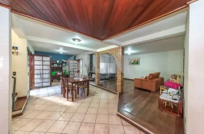 Casa de 3 quartos com 4 vagas à venda no bairro auxiliadora em porto alegre