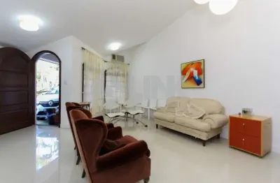 Casa de 3 quartos com 4 vagas de garagem à venda no bairro três figueiras em porto alegre