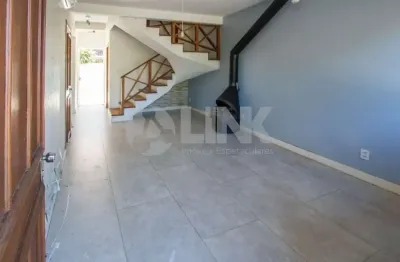 Casa em condomínio fechado de 3 quartos com 1 vaga à venda no bairro guarujá em porto alegre