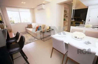 Apartamento mobiliado de 2 quartos com 2 vagas à venda no bairro menino deus em porto alegre