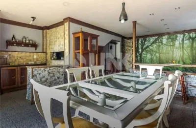 Casa de 4 quartos com 2 vagas à venda no bairro teresópolis em porto alegre