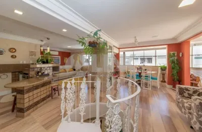 Cobertura com 3 quartos e 2 vagas de garagem à venda no bairro Menino Deus em Porto Alegre