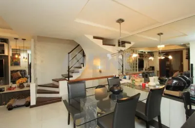 Cobertura triplex de 3 quartos com 2 suítes e 2 vagas à venda no bairro bela vista em porto alegre