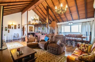 Cobertura de 3 quartos com 2 vagas à venda no bairro Auxiliadora em Porto Alegre