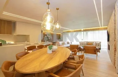 Apartamento de 3 quartos 3 suítes e 3 vagas de garagem à venda no bairro Menino Deus em Porto Alegre