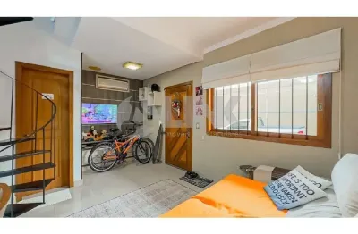 Casa em condomínio de 2 quartos com 1 vaga à venda no bairro partenon em porto alegre