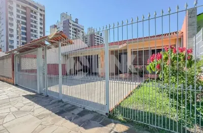 Casa de 3 quartos com 4 vagas à venda no bairro jardim lindóia em porto alegre