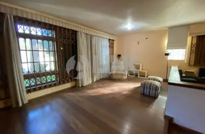 Casa de 4 quartos com 6 vagas de garagem à venda no bairro tristeza em porto alegre
