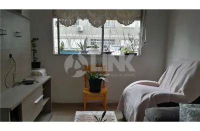 Apartamento térreo de 2 quartos com 1 vaga à venda no bairro santo antônio em porto alegre