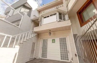 Casa de 3 quartos com 3 suítes e 4 vagas à venda no bairro chácara das pedras em porto alegre