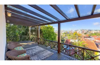 Casa de 4 quartos e 2 suítes à venda no bairro vila assunção em porto alegre