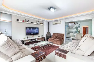 Casa com 5 quartos à venda na Avenida Engenheiro José Maria de Carvalho, 94, Vila Ipiranga, Porto Alegre por R$ 1.190.000