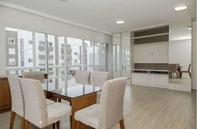 Apartamento de 3 quartos com 3 suítes e 2 vagas à venda no bairro Menino Deus em Porto Alegre