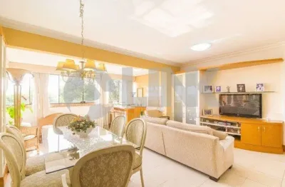 Apartamento com 3 quartos e 1 vaga à venda no bairro Petrópolis em Porto Alegre