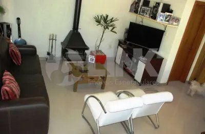 Casa 4 dormitórios com 5 vagas de garagem à venda no bairro Ecoville em Porto Alegre próximo do Zaffari Cassol Centerlar