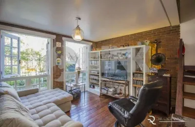 Casa em condomínio de 3 dormitórios sendo 1 suíte à venda com 3 vagas de garagem em porto alegre no bairro chácara das pedras próximo à av joão wallig