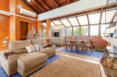 Casa em condomínio fechado 3 dormitórios com 4 vagas de garagem à venda no bairro cristal em porto alegre próxima do barra shopping